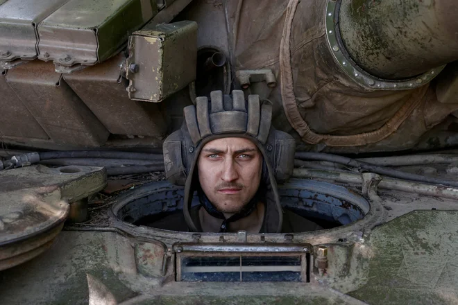 Za zdaj nič ne vliva upanja na začetek mirovnih pogajanj. FOTO: Reuters