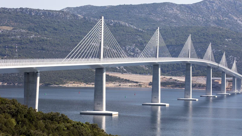Pelješki most, povezava med naseljema Komarna in Brijesta, so odprli zadnje dni julija. FOTO:&nbsp;Vladimir Dugandzic/Cropix
