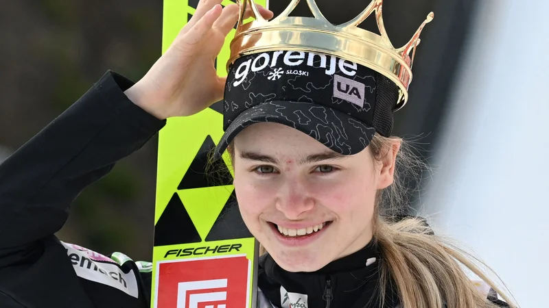 Nika Križnar ni skrivala navdušenja po včerajšnjih stopničkah v Beljaku. FOTO: Barbara Gindl/AFP
