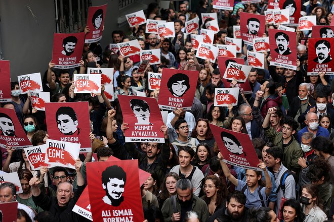 Odločitev sodišča je sprožila proteste. FOTO: Umit Bektas/Reuters
