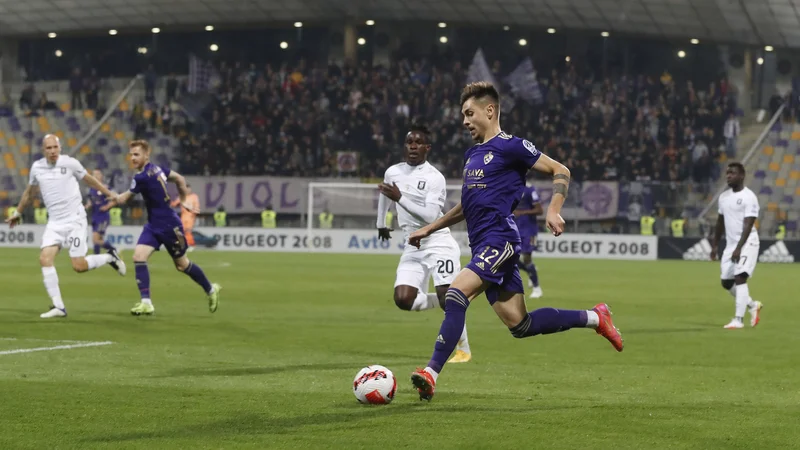 Fotografija: Štadion Ljudski vrt je dom NK Maribor in tudi številnih štajerskih nogometnih navdušencev. FOTO: Leon Vidic/Delo
