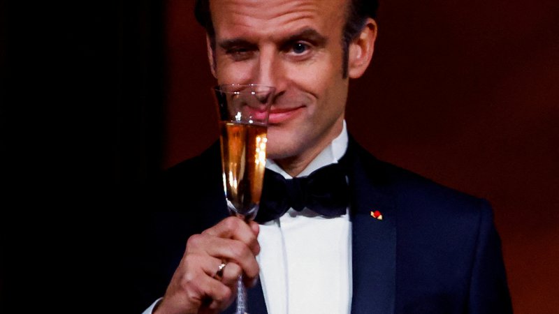 Fotografija: Predsednik Emmanuel Macron že leta obljublja Francozom pokojninsko reformo.

FOTO: Evelyn Hockstein/Reuters
