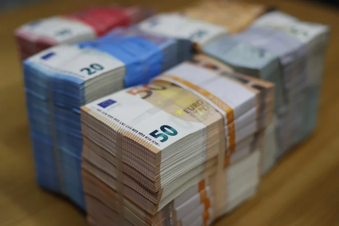 ECB kot varuh trdnega in stabilnega evra se je na vzpon inflacije odzvala kasneje kot ameriška in druge glavne svetovne centralne banke. FOTO: Leon Vidic
