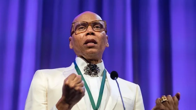 Fotografija: RuPaul Andre Charles vodi resničnostni šov, v katerem tekmujejo kraljice preobleke (drag queens). FOTO: Wikipedija