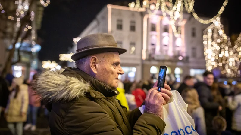 Praviloma se decembra pojavi izrazit vrh porabe električne energije, ki v času praznikov upade, nov vrh pa se pojavi sredi januarja in praviloma traja do marca. Foto Voranc Vogel
