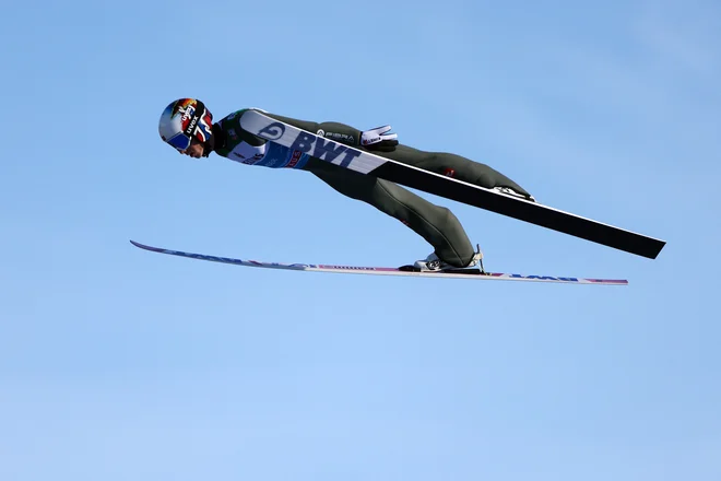 Norvežan Halvor Egner Granerud je takole poletel do nove zmage. FOTO: Lisi Niesner/Reuters
