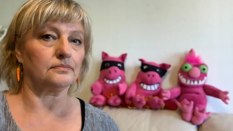 Fotografija: Pisateljica Majda Koren s svojimi junaki FOTO: osebni arhiv