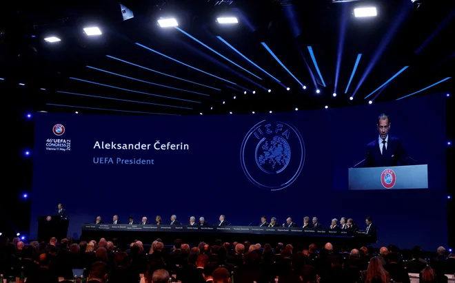 Predsednik Uefe med majskim kongresom na Dunaju. FOTO: Leonhard Foeger/Reuters
