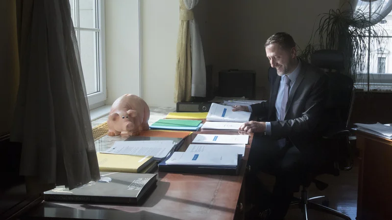 Fotografija: Minister Klemen Boštjančič napoveduje prenovo strategije upravljanja.