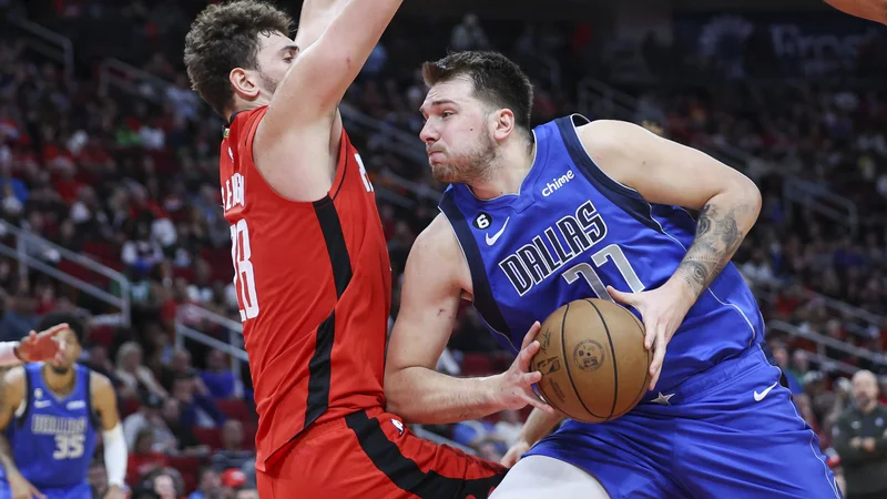 Fotografija: Dončić je s soigralci večino časa lovil tekmece, ki so hitro povedli. FOTO: Troy Taormina/USA Today Sports