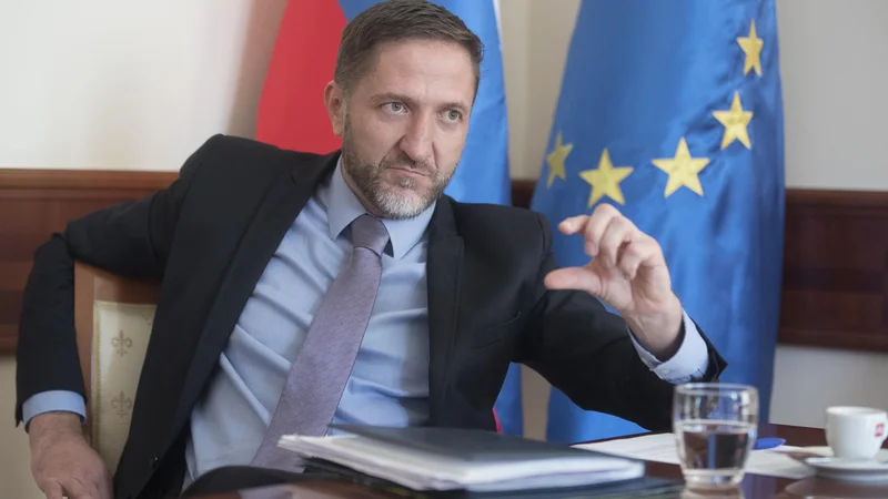Fotografija: Ministrstvo za finance, ki ga vodi Klemen Boštjančič, sledi praksam preteklih let in se na finančnih trgih zadolži že takoj v začetku leta. FOTO: Jure Eržen/Delo