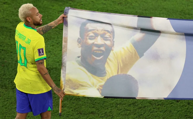 Neymar je na svetovnem prventvu v Katarju poslal sporočilo obolelemu Peleju, ki je iz bolnišince spremljal nastope Brazilije v Katarju. FOTO: Pedro Nunes/Reuters
