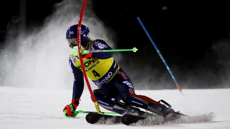 Fotografija: Henrik Kristoffersen med slalomsko preizkušnjo v Madonni di Campiglio. FOTO: Alessandro Garofalo/Reuters