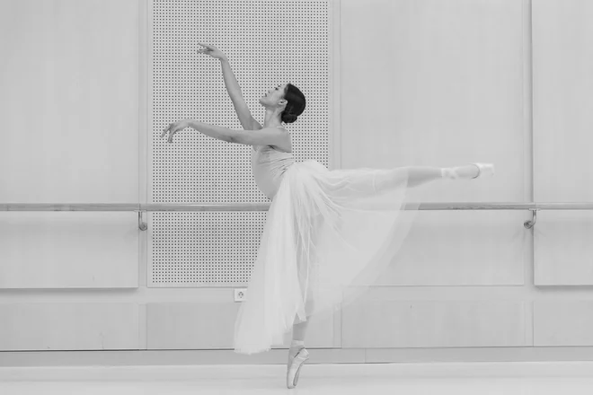 Marin Ino, ena od štirih solistk v vlogi Giselle, preostale tri v novi postavitvi na ljubljanskem odru so še Anastasija Matvijenko, Chie Kato in Nina Noč. FOTO: Darja Štravs Tisu
