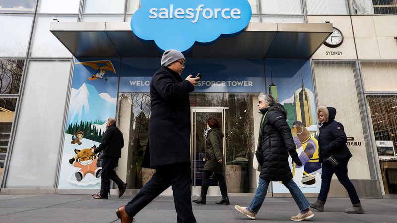 Fotografija: Oblaki družbe Salesforce pokrivajo različne potrebe strank, kar je njihova prednost. FOTO: Brendan Mcdermid/Reuters
