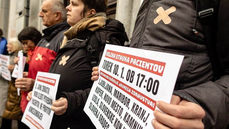 Fotografija: Pobudniki protesta, Glas ljudstva, poudarjajo, da stavka ni uperjena proti zdravnikom. FOTO ČRT PIKSI
