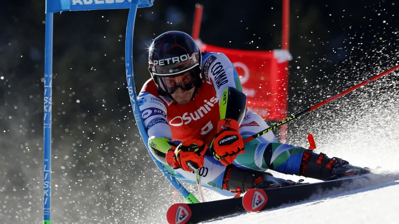 Fotografija: Žan Kranjec med prvo vožnjo v Adelbodnu. FOTO: Stefan Wermuth/Reuters