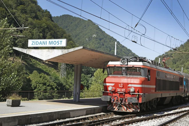 Nesreča, v kateri se je poškodoval državljen Češke, se je zgodila na postaji v Zidanem Mostu. FOTO:&nbsp;Vidic Leon
