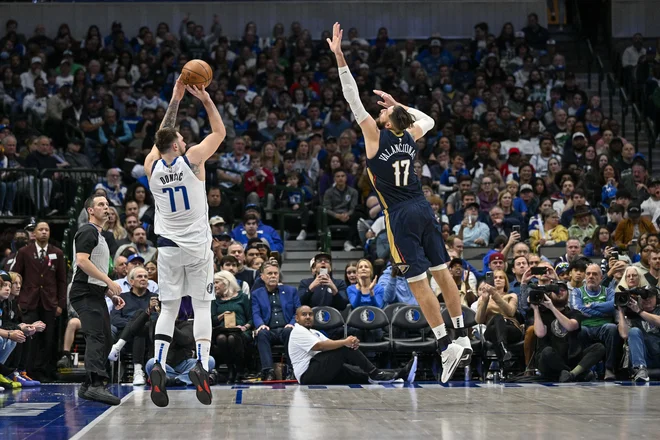 Luki Dončiću evropski znanec, Litovec Jonas Valančiunas, ni bil kos. FOTO: Jerome Miron/Usa Today Sports