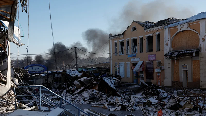 Fotografija: Oblegano mesto Bakmut je bilo tudi v času enostranske prekinitve ognja tarča ruskih napadov. Foto: Clodagh Kilcoyne/Reuters