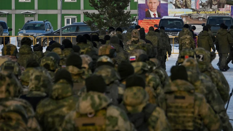 Fotografija: V Moskvi so zanikali govorice, da v Rusiji pripravljajo novo delno mobilizacijo. FOTO: Aleksej Malgavko/Reuters