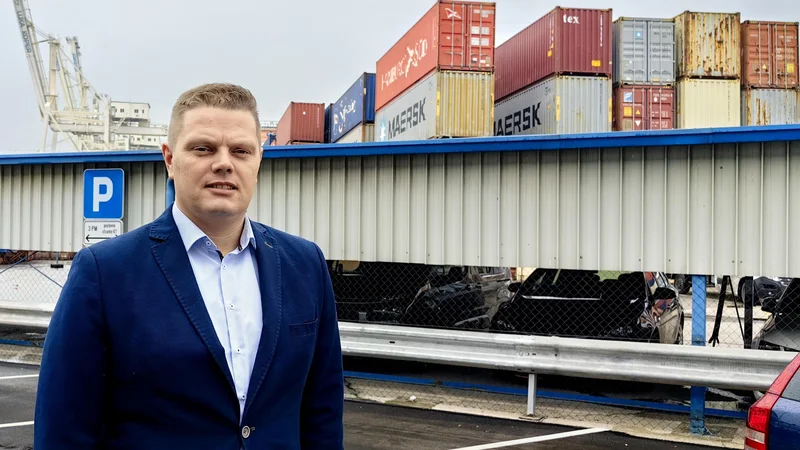 Fotografija: Država bo morala veliko hitreje skrbeti za razvoj logistične infrastrukture, ker ta zaostaja, opozarja vodja PC kontejnerski terminal Luke Koper Miha Kalčič. Foto Boris Šuligoj