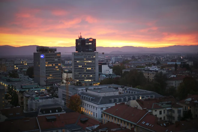 Predsednik uprave NLB je pred dobrim letom napovedal, da bo največja slovenska banka prej ali slej prodala svoje prostore na Trgu republike. FOTO: Jure Eržen/Delo