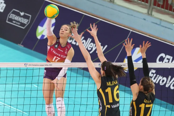 Mariborčanke (na fotografiji Lorena Lorber Fijok) bodo povratni obračun odigrale naslednjo sredo v Bustu Arsiziu. FOTO: Tadej Regent/Delo
