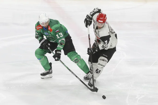 Po prvi tretjini brez zadetkov so zeleno-beli mrežo večnih tekmecev zatresli v nadaljevnaju dvoboja. FOTO: Leon Vidic/Delo
