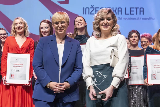 Priznanje je inženirki leta podelila predsednica države Nataša Pirc Musar. FOTO: Andrej Križ
