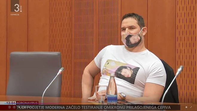 Rok Snežič, ki se doma rad bojuje proti&nbsp;državnim organom, novinarjem&nbsp;in poltikom&nbsp;Levice, se je zdaj s pravnimi sredstvi spopadel še&nbsp;s prvim možem bosanske obveščevalno-varnostne agencije Osa. FOTO: Leon Vidic/Delo

