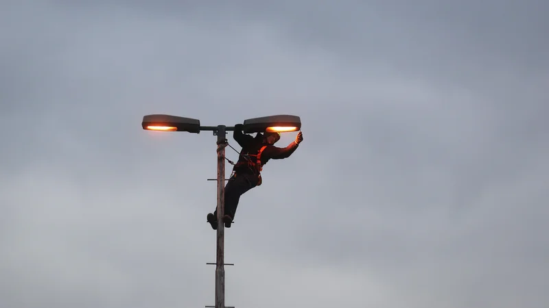 Fotografija: Objektivno lahko pričakujemo, da tako velikega izpada v vodnatosti rek ne bo, tudi jedrska elektrarna remonta letos ne načrtuje, bo pa najbrž manjši obseg proizvodnje v Tešu. FOTO: Dejan Javornik
