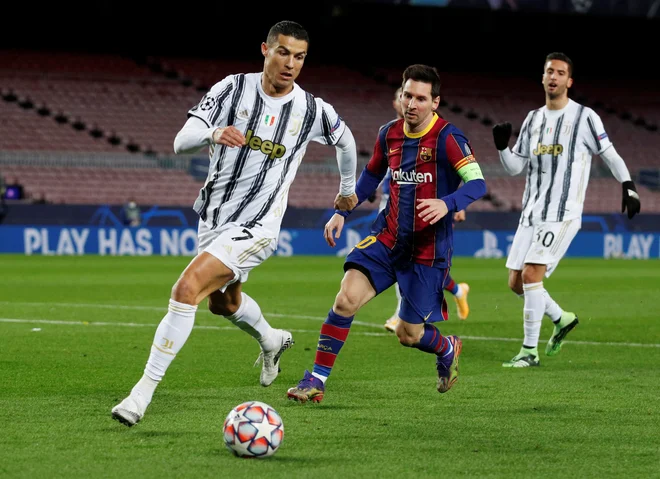 Barcelona in Juventus sta se z Lionelom Messijem in Cristianom Ronaldom (oba na fotografiji) v postavi pomerila v skupinskem delu sezone 2020/21,&nbsp;s 3:0 so slavili Torinčani, dva gola pa je prispeval ravno Ronaldo.&nbsp;FOTO: Albert Gea/Reuters
