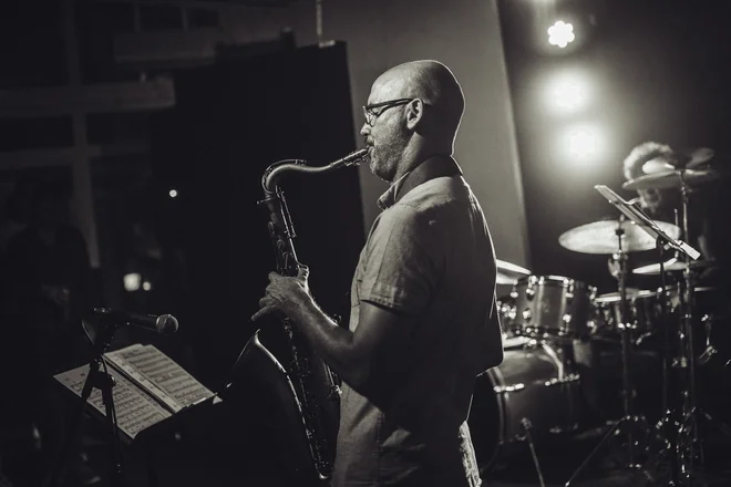 Adam Klemm je na glasbenem izpopolnjevanju v Budimpešti odkril lepote tenorskega saksofona. FOTO: Marko Dašić