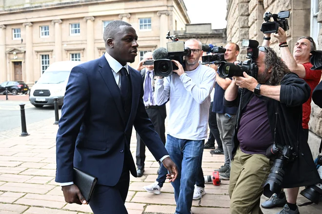 Benjamin Mendy ob prihodu na sodišče&nbsp;Chester Crown Court avgusta lani. FOTO: Paul Ellis/AFP
