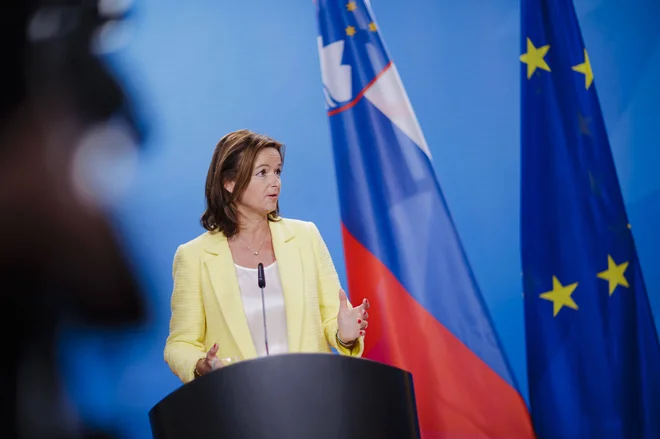 Tanja Fajon je prejela priznanje mecena inštituta Adila Zulfikarpašića za celovit prispevek k promociji BiH in njenih vrednot. FOTO: Thomas Trutschel/Reuters