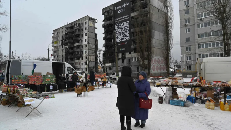 Fotografija: Gre za prvi večji raketni napadi na ukrajinsko prestolnico od začetka leta. FOTO: Sergei Supinsky/Afp