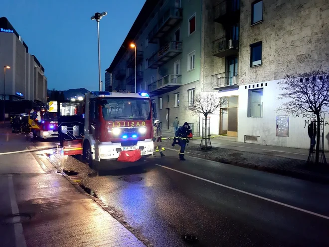 Pogorelo je stanovanje. FOTO: PU Kranj