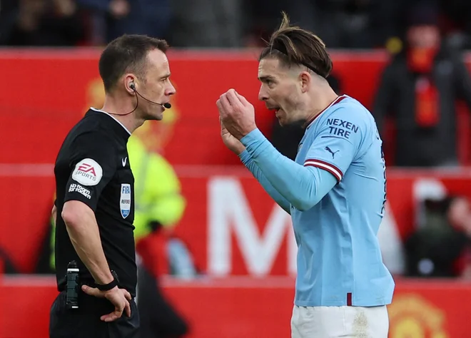 Jack Grealish je zaman iskal srečo pri sodnikih. FOTO: Phil Noble/Reuters
