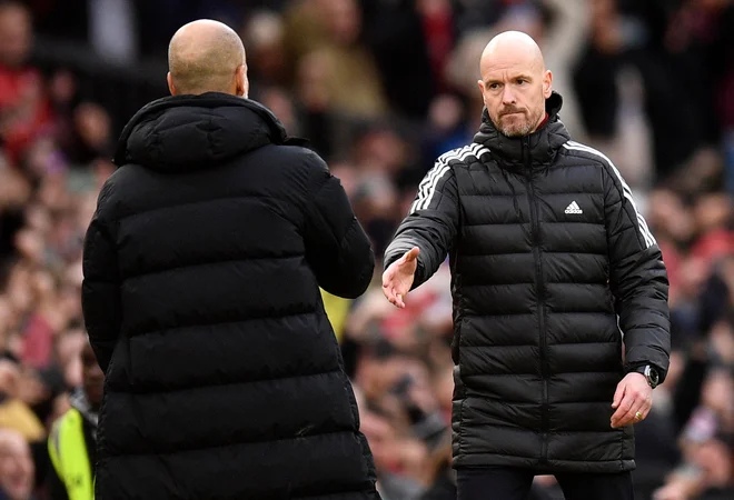 Trenerja Erik ten Hag (desno) in Pep Guardiola FOTO: Oli Scarff/AFP
