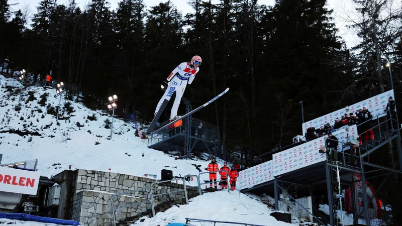 Fotografija: V središču pozornosti domačega občinstva v Zakopanah je bil Dawid Kubacki.. FOTO: Agencja Wyborcza.pl/Reuters