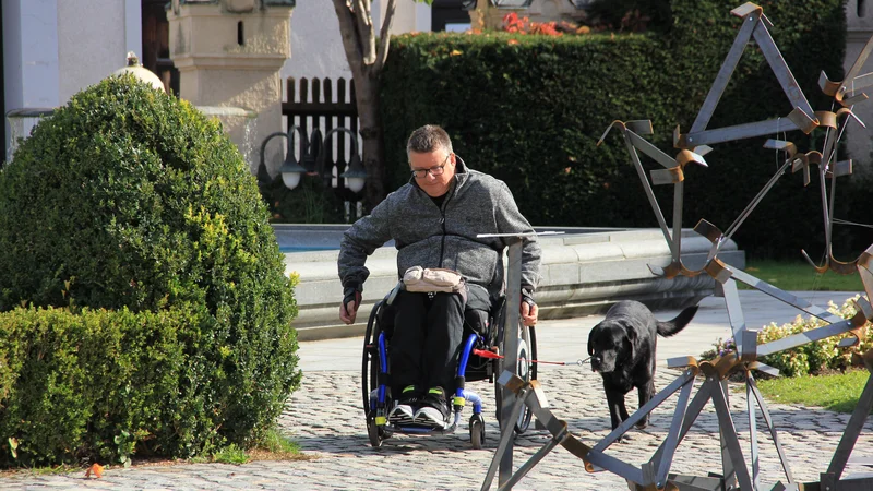 Fotografija: Pri preverjanju razmer na terenu so vključene štiri skupine ranljivih oseb. FOTO: Jani Demšar
