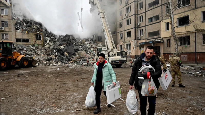 Fotografija: Glede na zadnje podatke oblasti je umrlo najmanj 35 ljudi. FOTO: Sergei Chuzavkov/AFP