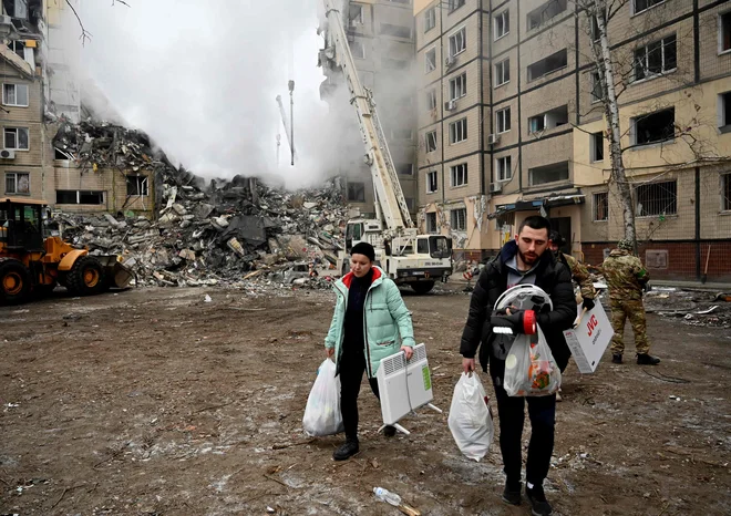 Glede na zadnje podatke oblasti je umrlo najmanj 35 ljudi. FOTO:&nbsp;Sergei Chuzavkov/AFP
