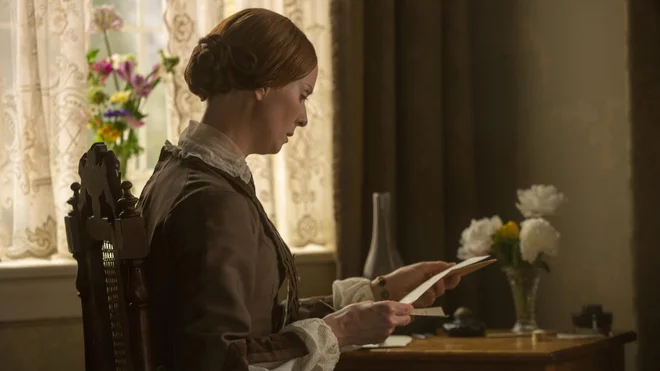Leta 2016 so o Emily Dickinson posneli film Tiha strast s Cynthio Nixon v glavni vlogi. FOTO: Tvspored-service
