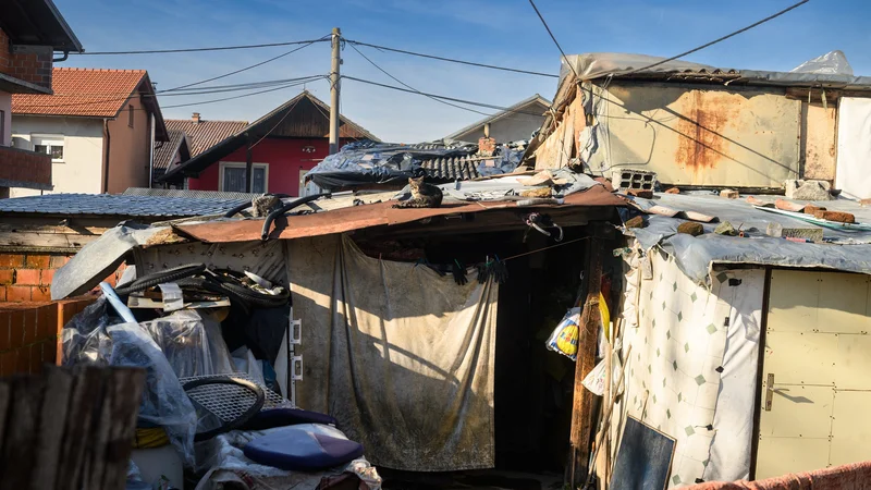 Fotografija: Zaradi črne gradnje hišk in lop Kozari bok spominja na favele v brazilskem Sao Paulu. FOTO: Goran Mehkek/Cropix