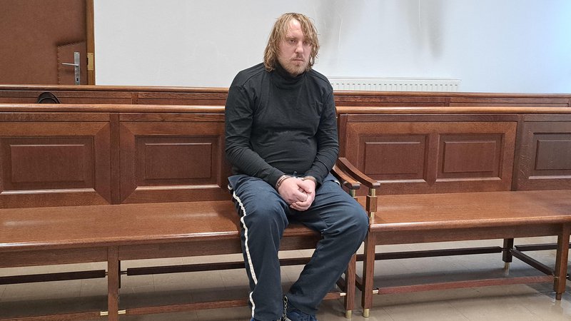 Fotografija: Tožilstvo za umor matere za Gregorja Ducmana predlaga 30 let zapora, za poskus umora očeta 15 let zapora, skupno 30 let zapora. FOTO: Špela Kuralt/Delo
