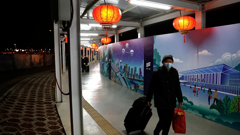 Fotografija: Odprava omejevalnih ukrepov je v hipu obudila zatrto strast do potovanj in med Kitajci se je znova prebudilo upanje, da bo svetovni turizem kmalu okreval. FOTO: Tingshu Wang/Reuters