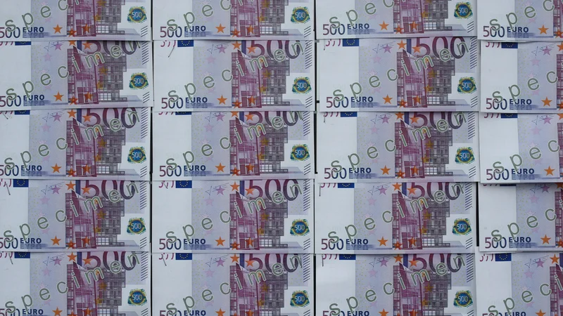 Fotografija: Dvig obrestnih mer, ki ga narekujejo centralne banke, vključno z ECB, je primarno usmerjen v znižanje inflacije. FOTO: Tomi Lombar