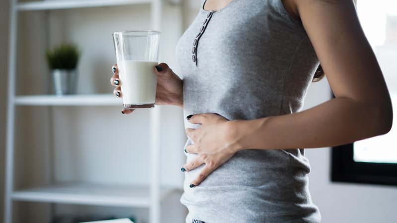 Fotografija: Sposobnost razgradnje laktoze je največja ob rojstvu, nato pa se do odrasle dobe zmanjša na samo desetino prvotne. FOTO: Shutterstock
